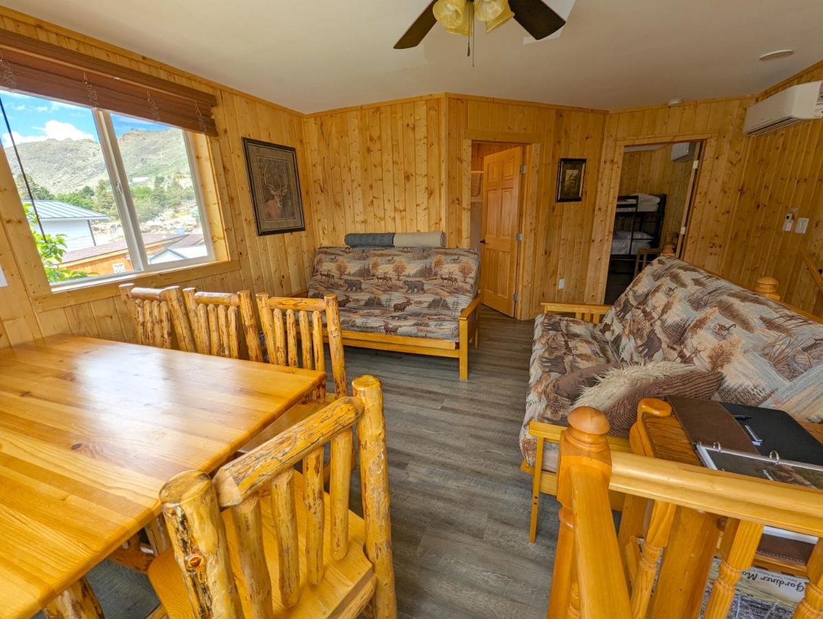 Yellowstone'S Treasure Cabins Gardiner Zewnętrze zdjęcie