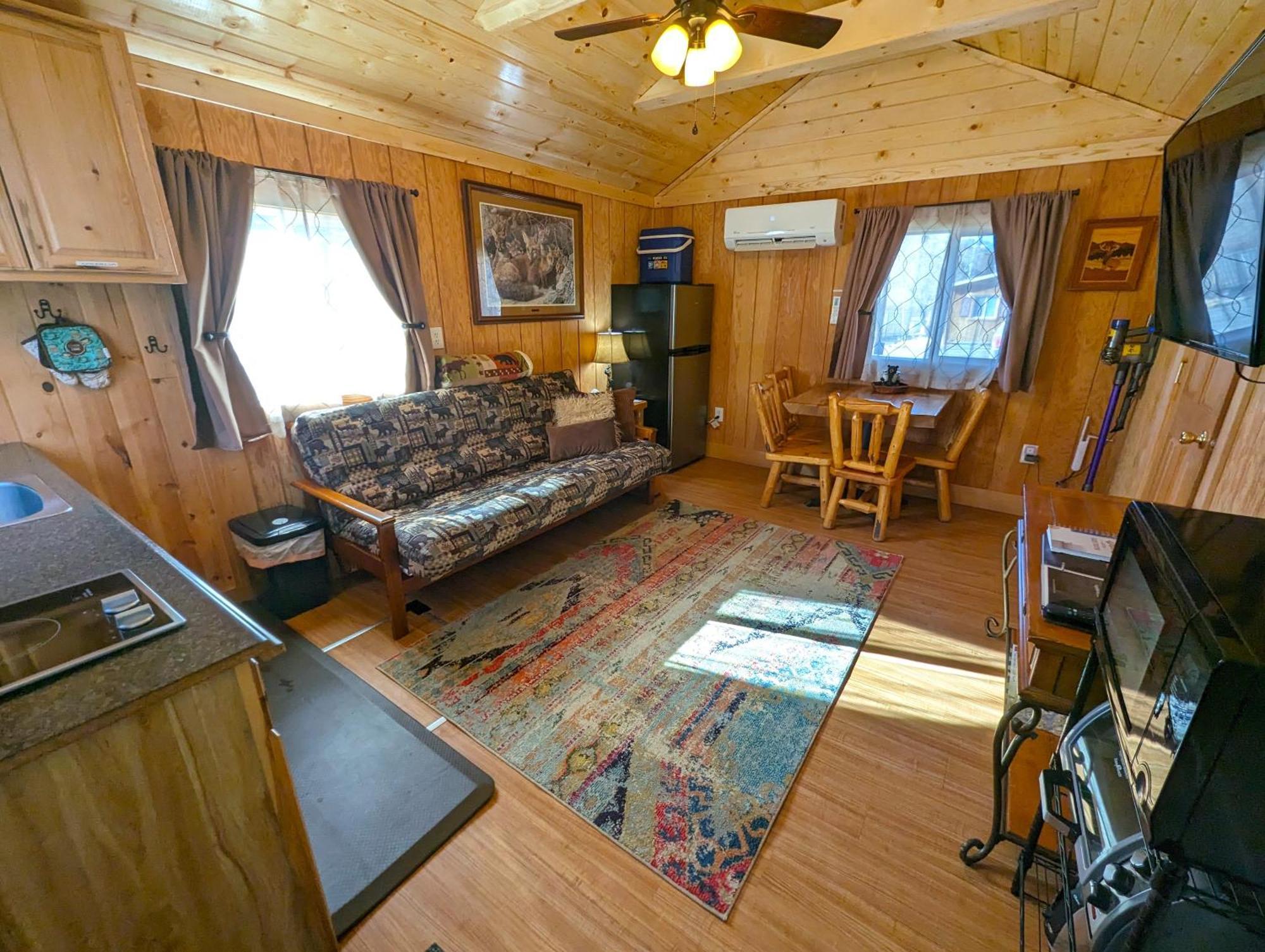 Yellowstone'S Treasure Cabins Gardiner Zewnętrze zdjęcie