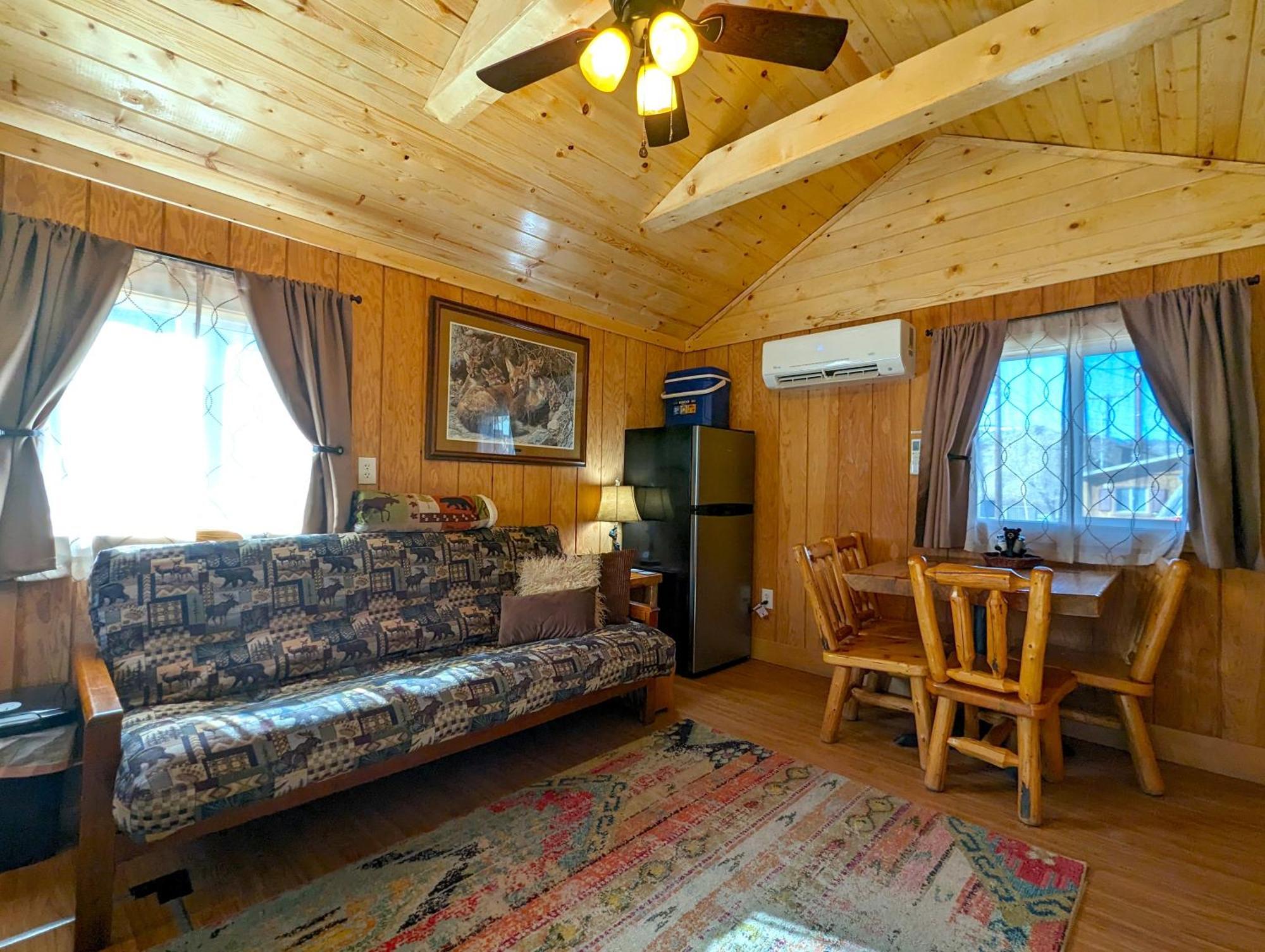 Yellowstone'S Treasure Cabins Gardiner Zewnętrze zdjęcie