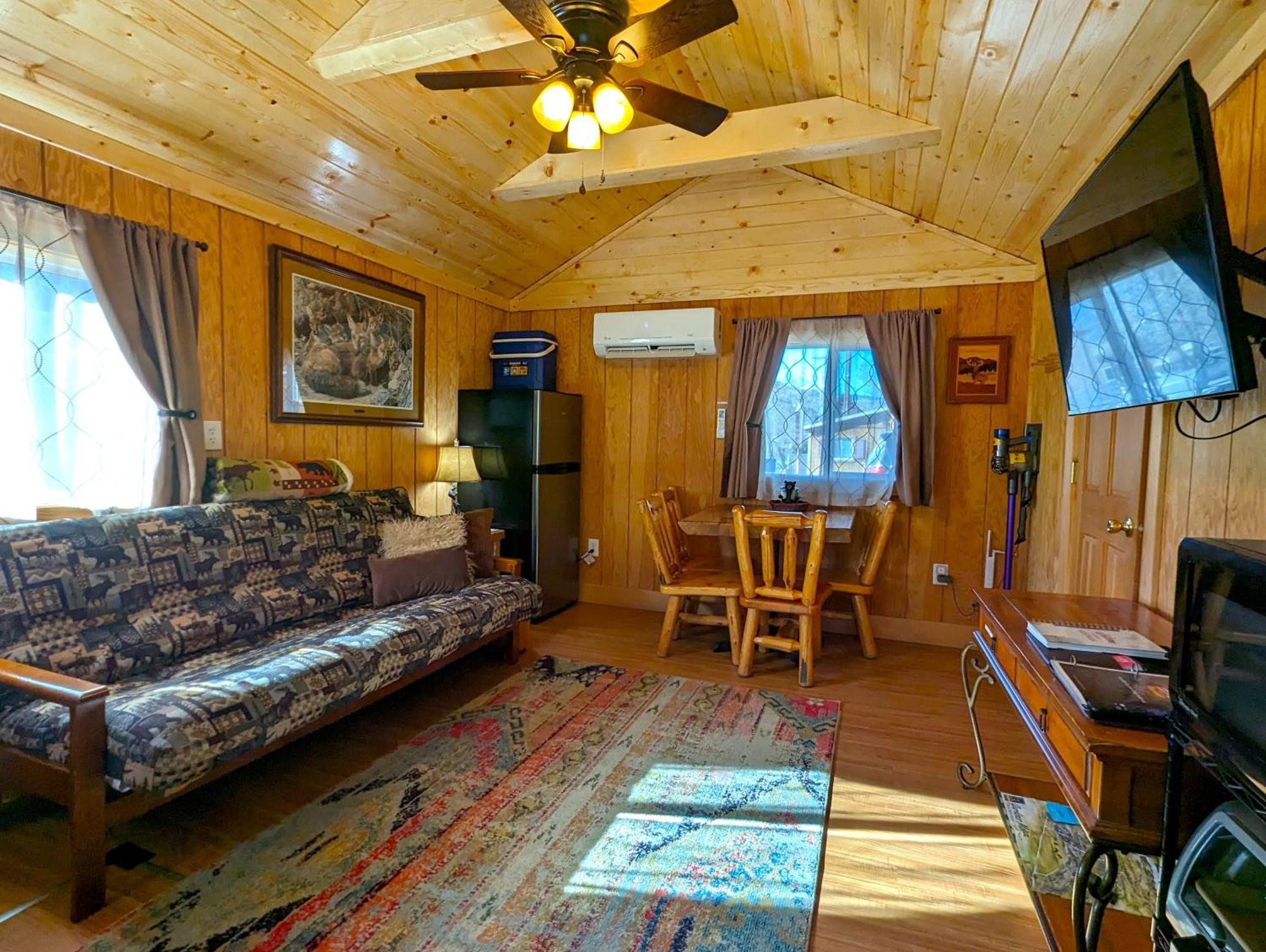 Yellowstone'S Treasure Cabins Gardiner Zewnętrze zdjęcie