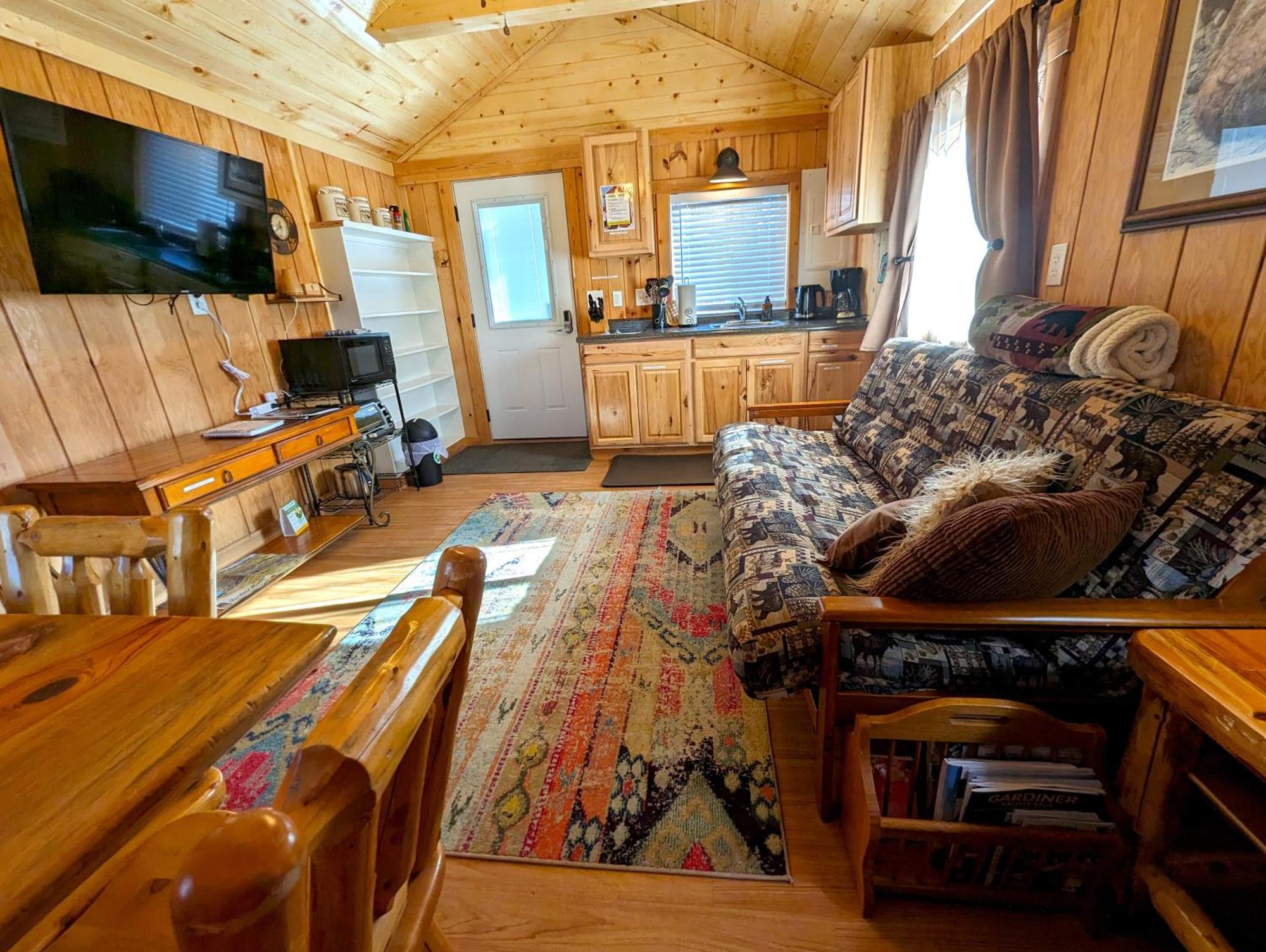 Yellowstone'S Treasure Cabins Gardiner Zewnętrze zdjęcie