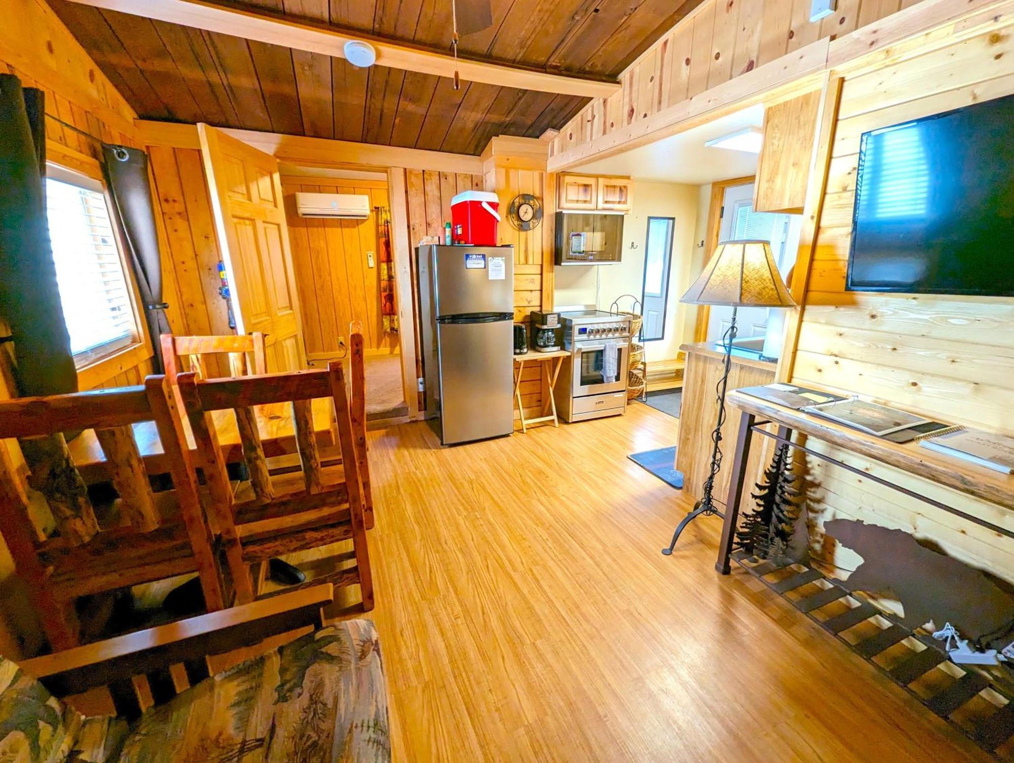 Yellowstone'S Treasure Cabins Gardiner Zewnętrze zdjęcie