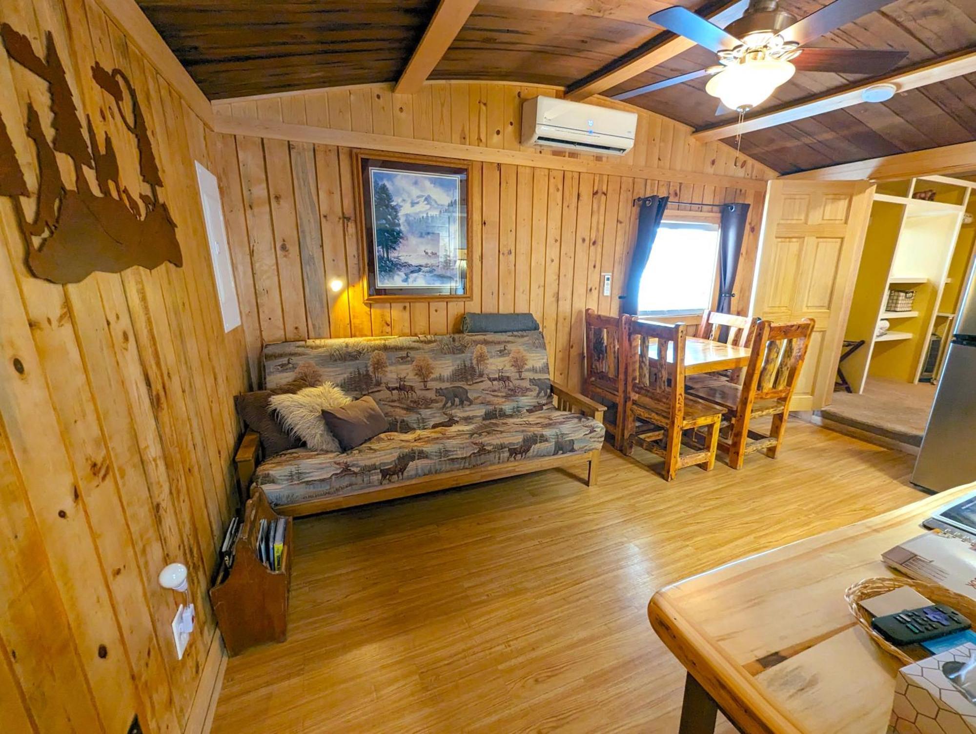 Yellowstone'S Treasure Cabins Gardiner Zewnętrze zdjęcie