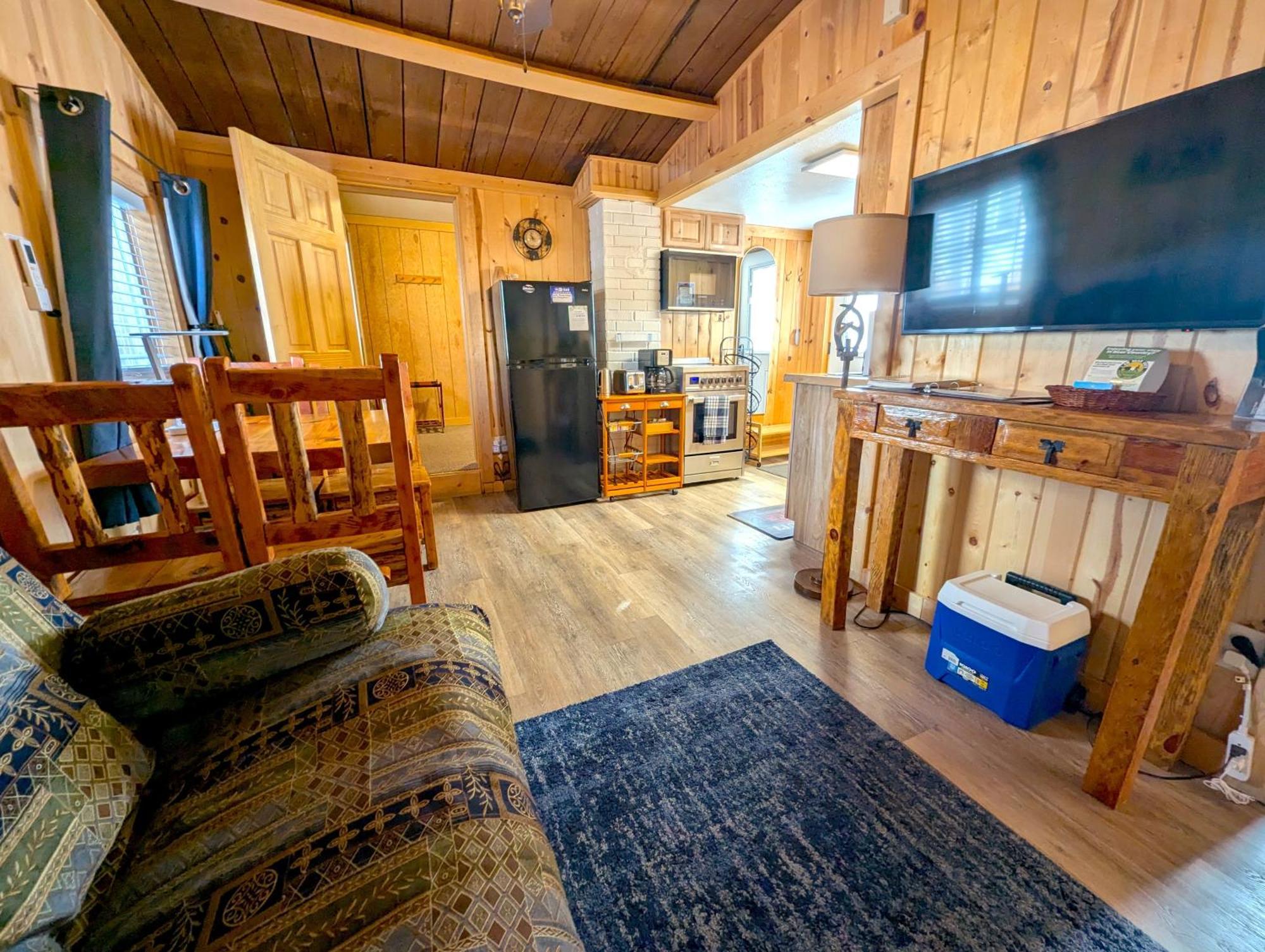 Yellowstone'S Treasure Cabins Gardiner Zewnętrze zdjęcie