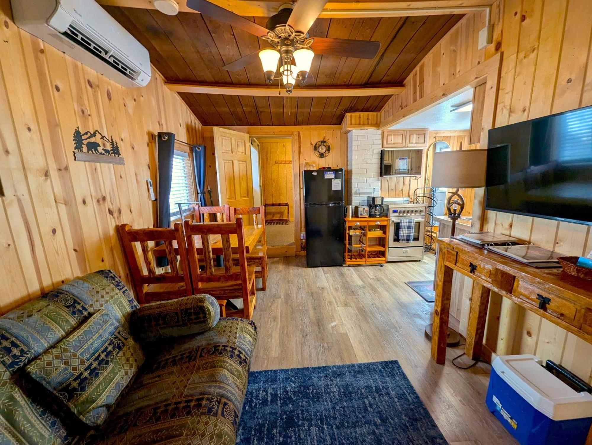 Yellowstone'S Treasure Cabins Gardiner Zewnętrze zdjęcie