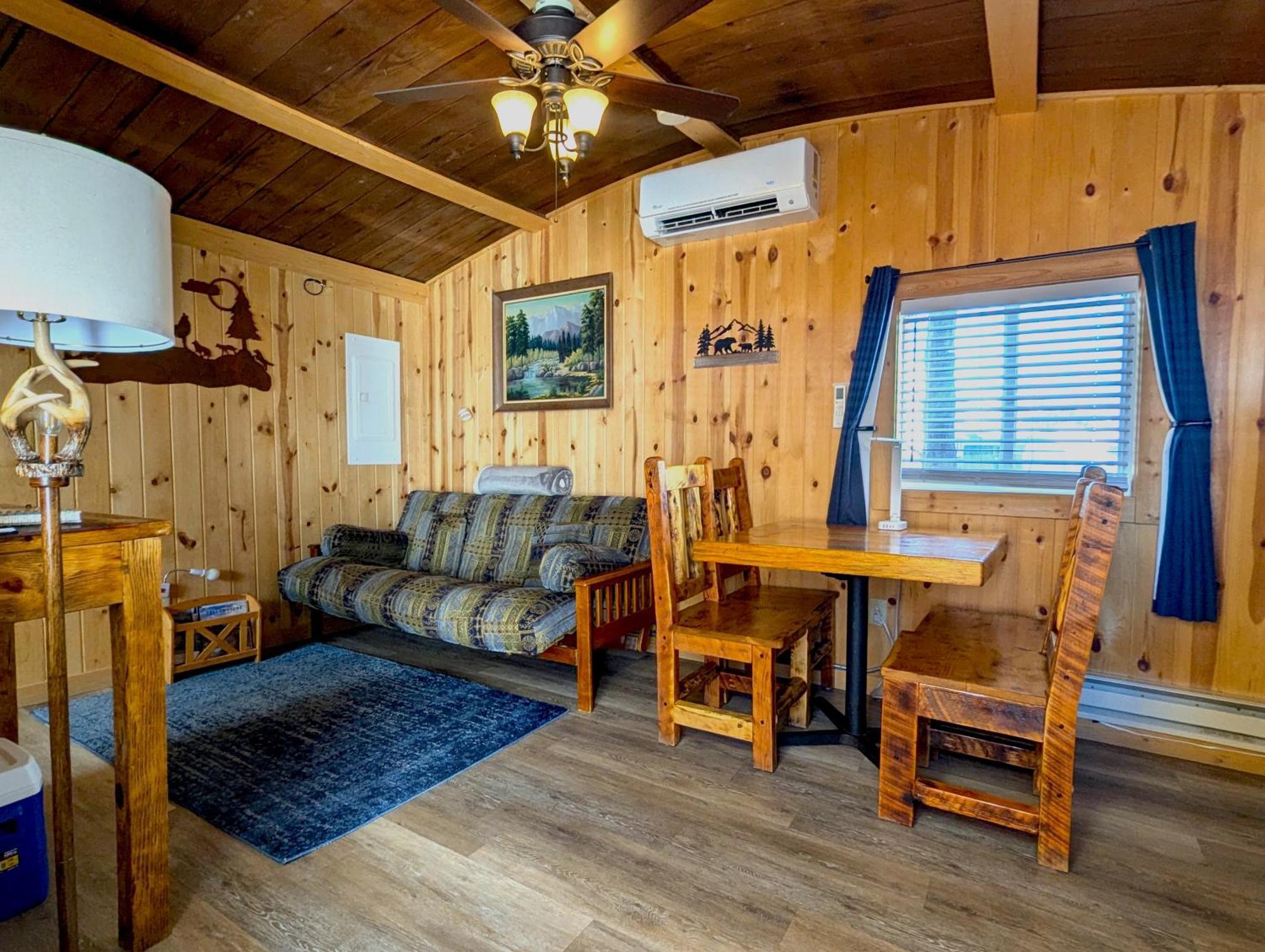 Yellowstone'S Treasure Cabins Gardiner Zewnętrze zdjęcie