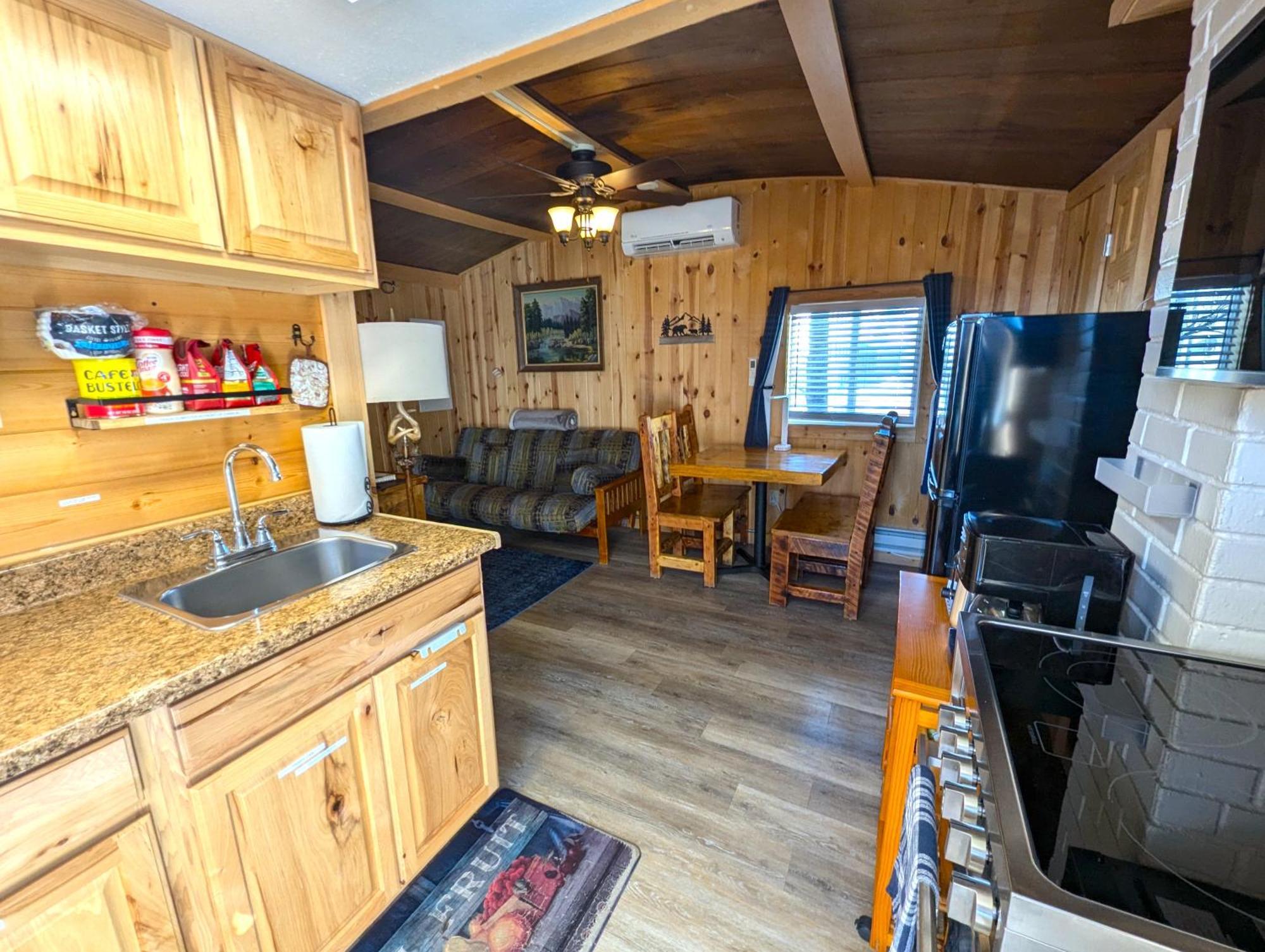 Yellowstone'S Treasure Cabins Gardiner Zewnętrze zdjęcie